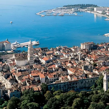 Zeljana アパート