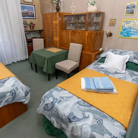 Zeljana アパート